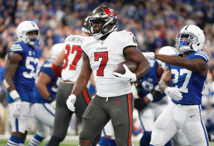 Recapping the NFL games over the weekend for dynasty fantasy football teams. What all happened and how can you push for the fantasy football playoffs?